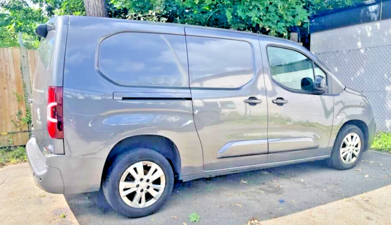 Peugeot Partner 1.5 BlueHDi Long 130 Asphalt Automatic