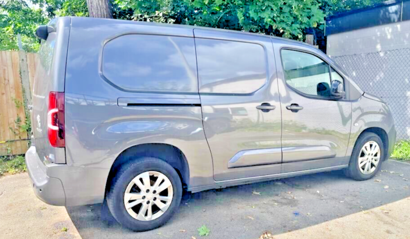 Peugeot Partner 1.5 BlueHDi Long 130 Asphalt Damaged salvage Automatic 8 GEARS