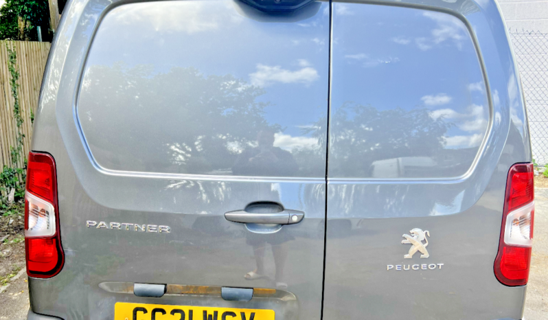 
								Peugeot Partner 1.5 BlueHDi Long 130 Asphalt Damaged salvage Automatic 8 GEARS full									