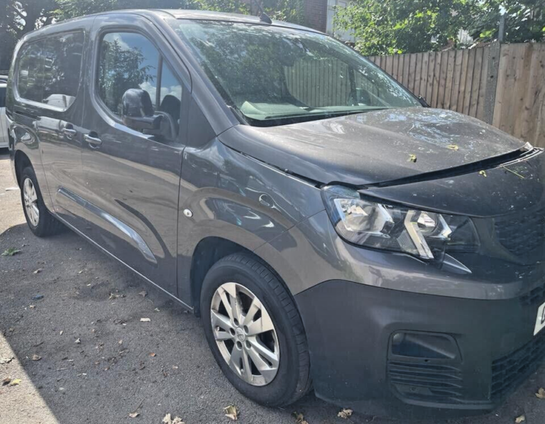 Peugeot Partner 1.5 BlueHDi Long 130 Asphalt Automatic