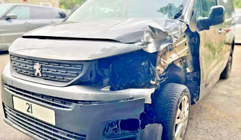 Peugeot Partner 1.5 BlueHDi Long 130 Asphalt Damaged salvage Automatic 8 GEARS